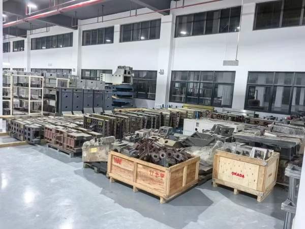 台湾德马立式加工中心床身： 3600 一吨上车