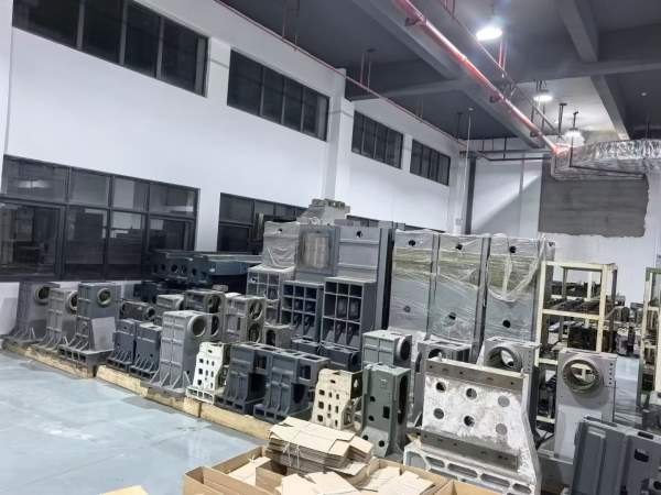 台湾德马立式加工中心床身： 3600 一吨上车