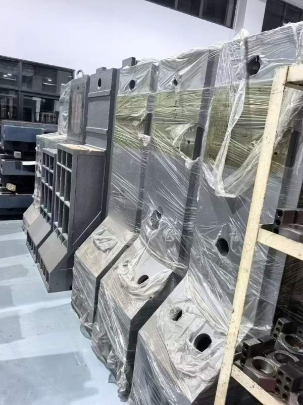 台湾德马立式加工中心床身： 3600 一吨上车