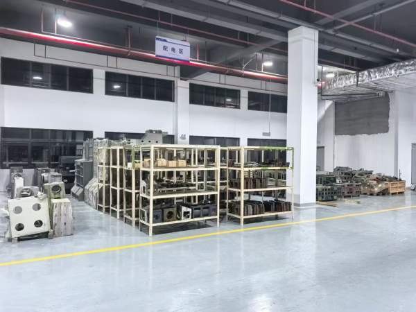 台湾德马立式加工中心床身： 3600 一吨上车