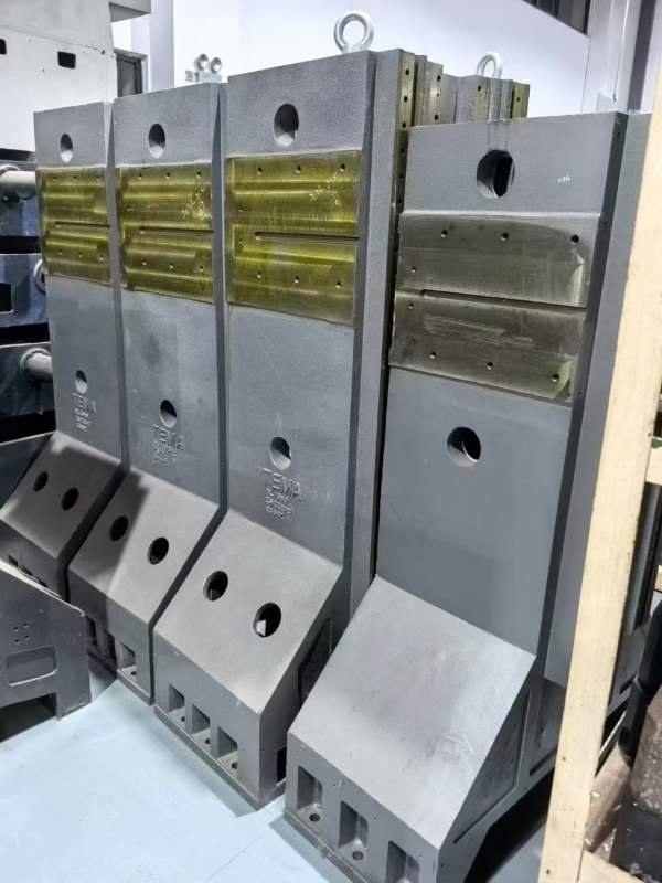 台湾德马立式加工中心床身： 3600 一吨上车