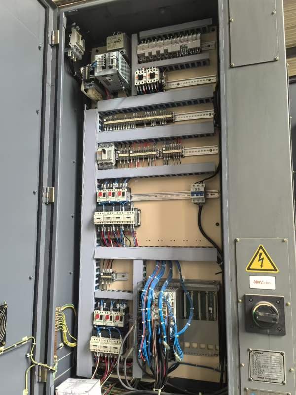 刚刚买下工厂在位，鬼子国原装进口大畏100R立车，带铣.