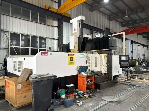 正权3230龙门，工作台2.5米3.2米，门宽3.2米，门高1.1.