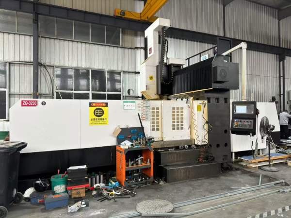 正权3230龙门，工作台2.5米3.2米，门宽3.2米，门高1.1.