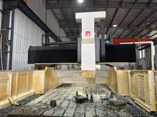 正权3230龙门，工作台2.5米3.2米，门宽3.2米，门高1.1.