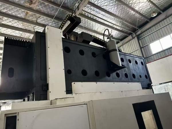 华群2212龙加门工中心，发那科MF系统，两一线硬，Y轴.