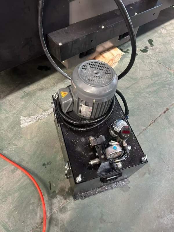 斯可源2015龙门一台，两线一硬轨道，发那科款MF普拉斯.