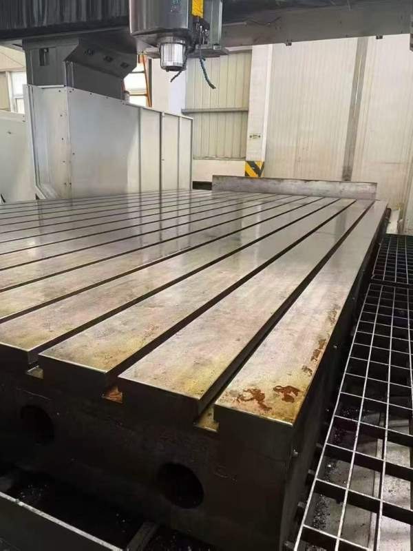 台湾高峰5131数控龙门，工作台5米2.9米，三轴行程XYZ.