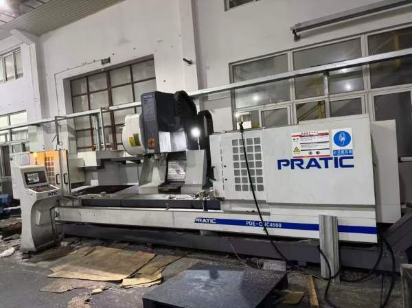 在位准新同款2台重型普拉迪4500型材加工中心，法那克m.