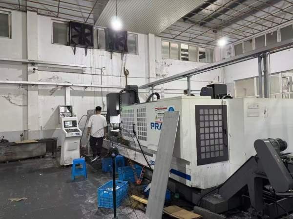 在位准新同款2台重型普拉迪4500型材加工中心，法那克m.