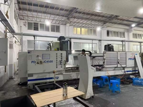 在位准新同款2台重型普拉迪4500型材加工中心，法那克m.