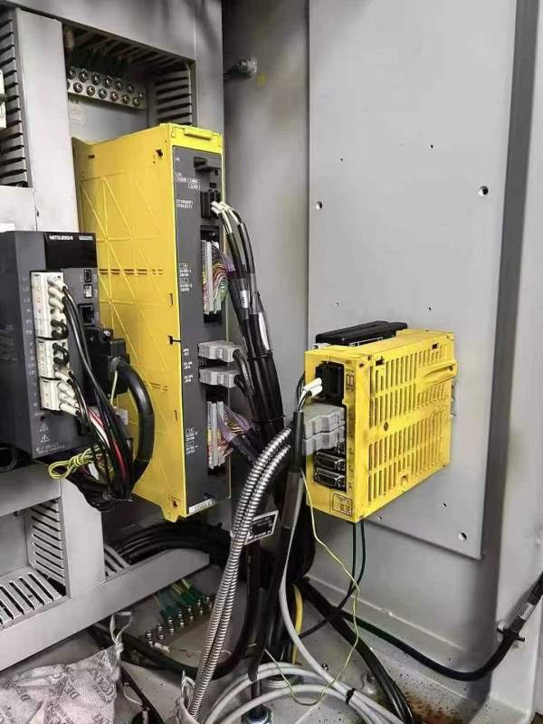 刚刚买下美国哈挺65U高精密数控车床一台、加工直径411.