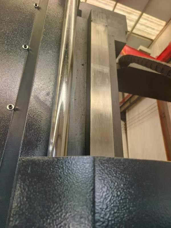 友佳龙门FV-1712，工作台尺寸:1600x1050mm三轴行程:17.