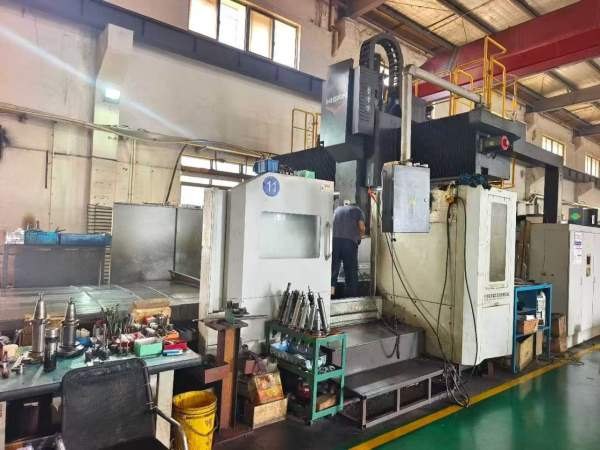 刚刚买下一台海天4028数控龙门铣发那科MFPLUS系统两线.