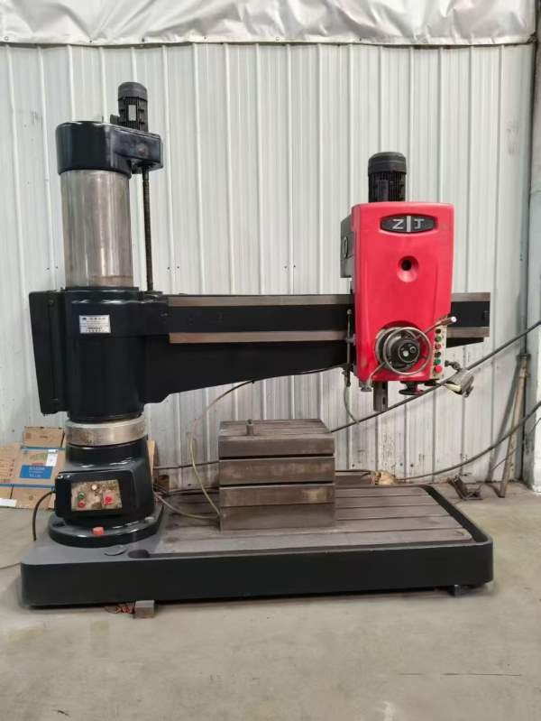 2021年，中捷3050摇臂钻1台，成色好，正常使用，要的.