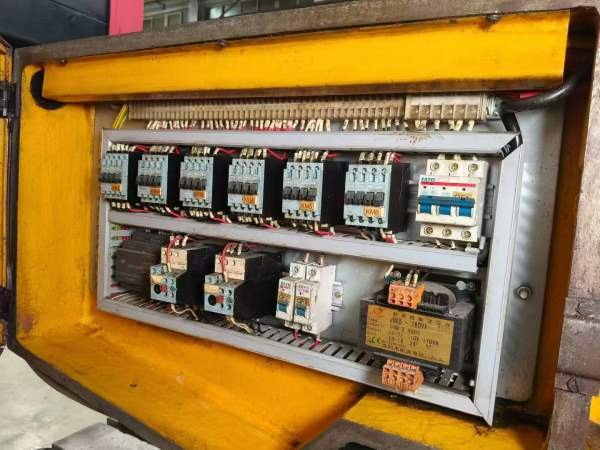 2021年，中捷3050摇臂钻1台，成色好，正常使用，要的.