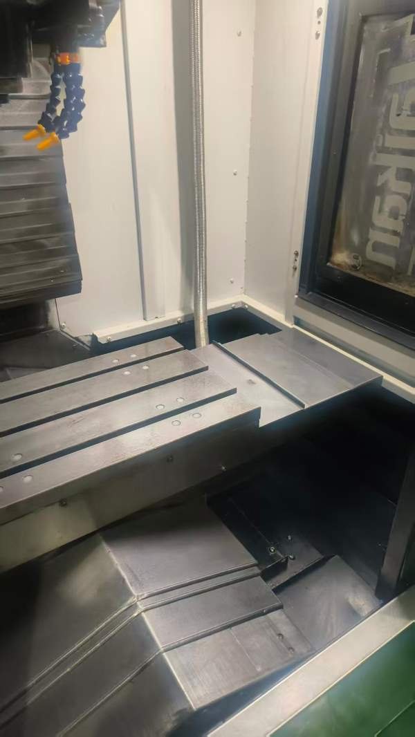 台群T-V6加工中心，三轴线轨，三菱M80系统，12000转，.