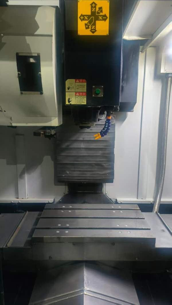 台群T-V6加工中心，三轴线轨，三菱M80系统，12000转，.