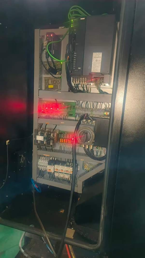 台群T-V6加工中心，三轴线轨，三菱M80系统，12000转，.