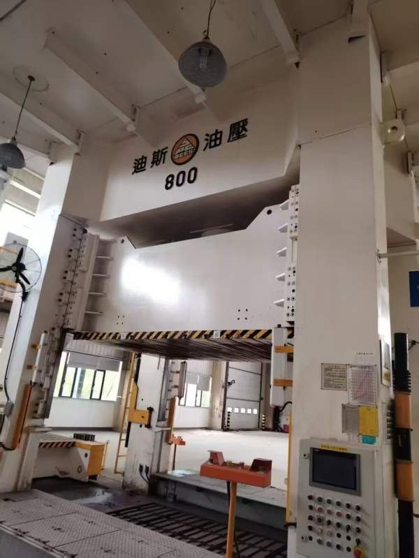 台湾迪斯液压机线，两条：1，24003台1000吨1600吨，其.