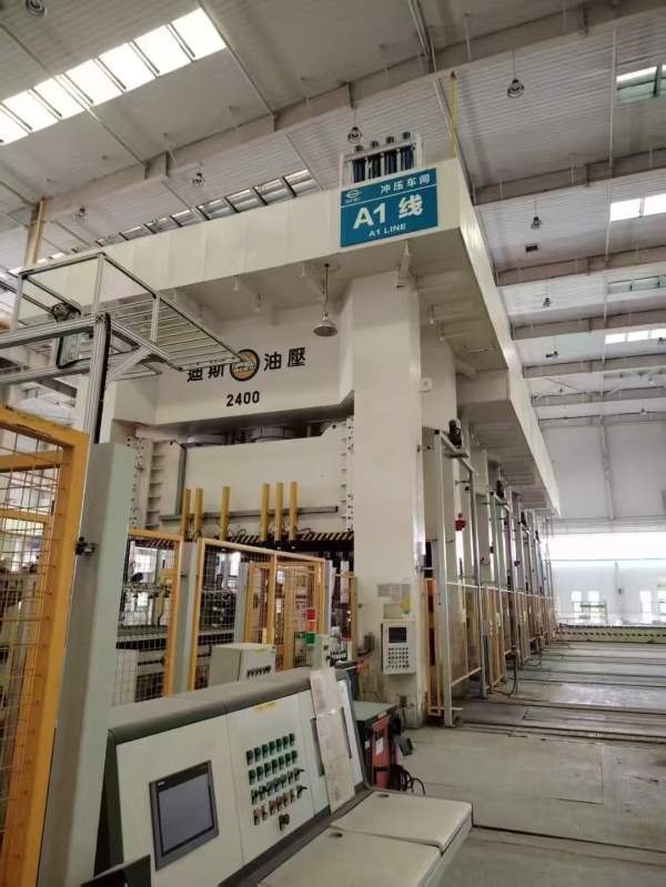 台湾迪斯液压机线，两条：1，24003台1000吨1600吨，其.