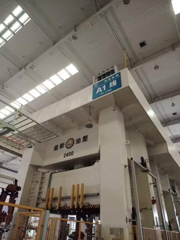 台湾迪斯液压机线，两条：1，24003台1000吨1600吨，其.