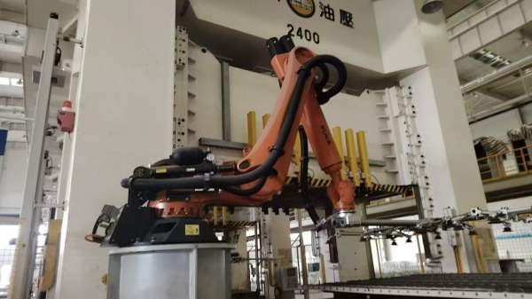 台湾迪斯液压机线，两条：1，24003台1000吨1600吨，其.