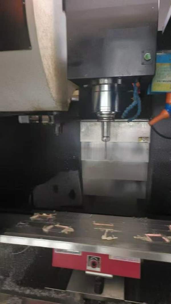 工厂在位一台1370，台正机身、买机器送空压机工厂在位.