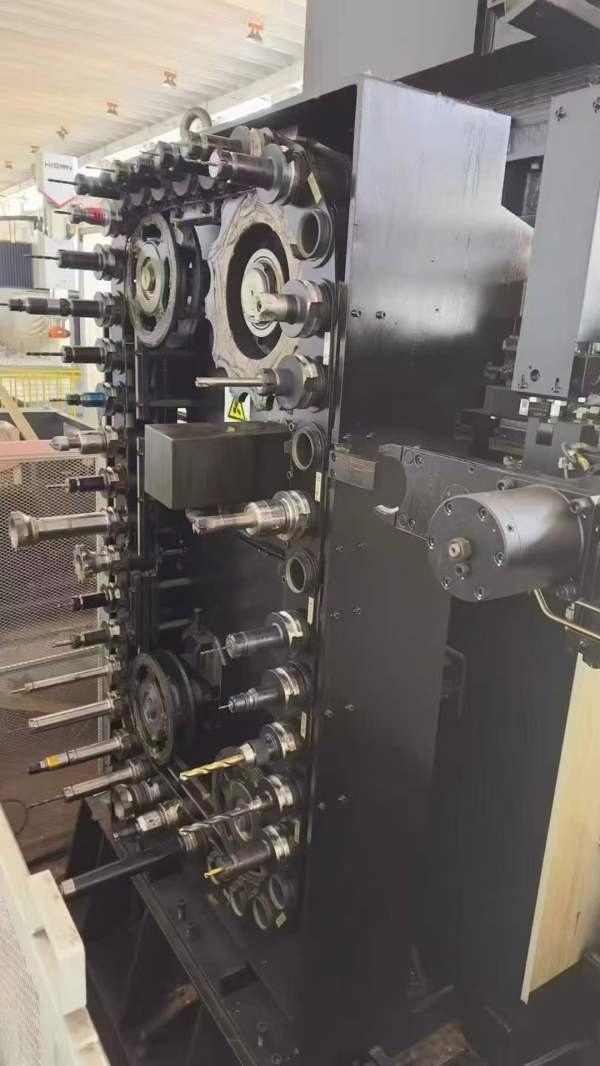 山东工厂拿下海天8米龙门加工中心一台、工作台3X8米、.