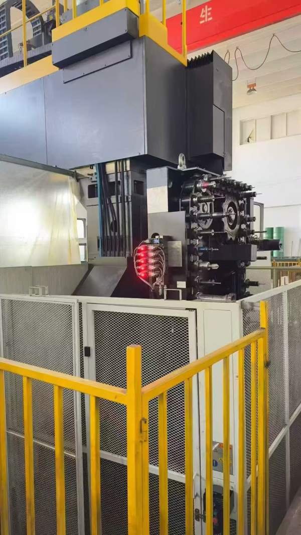 山东工厂拿下海天8米龙门加工中心一台、工作台3X8米、.