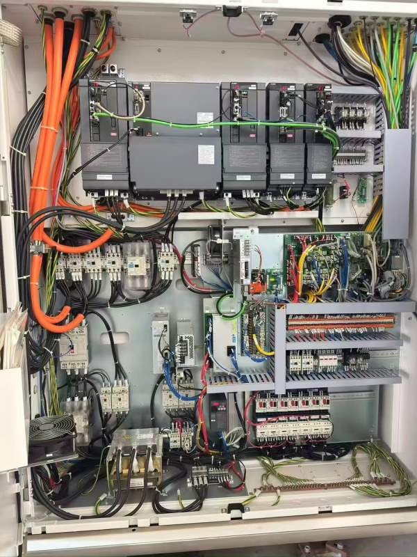 马扎克i700T：2015年设备安装少用30把刀库，主轴BT40.