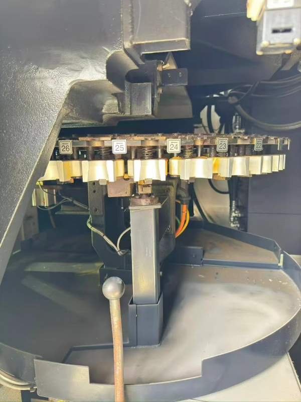 马扎克i700T：2015年设备安装少用30把刀库，主轴BT40.