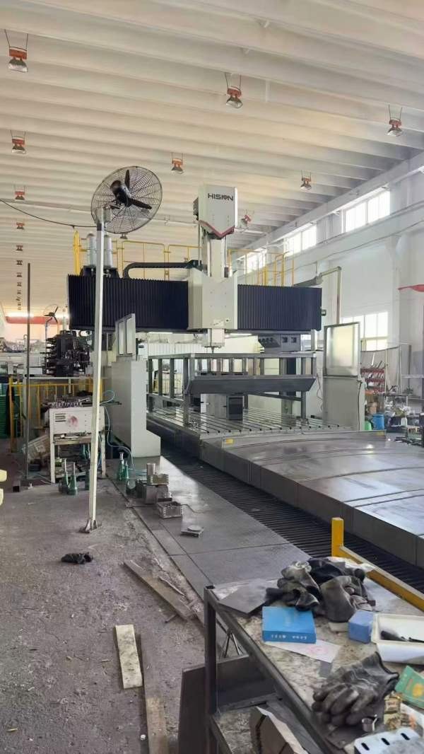 山东工厂拿下海天8米龙门一台、工作台3X8米、过宽4.2.