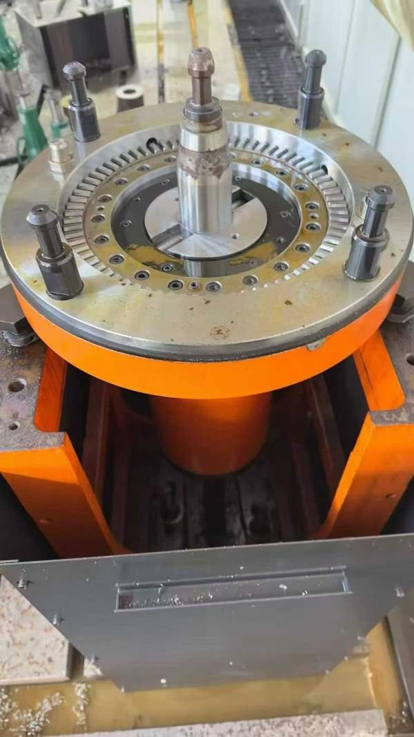 山东工厂拿下海天8米龙门一台、工作台3X8米、过宽4.2.