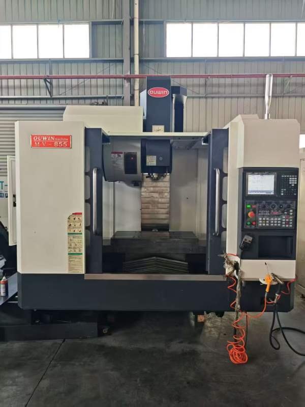 台湾旭阳855加工中心，三菱m80系统，主轴皮带10000转.