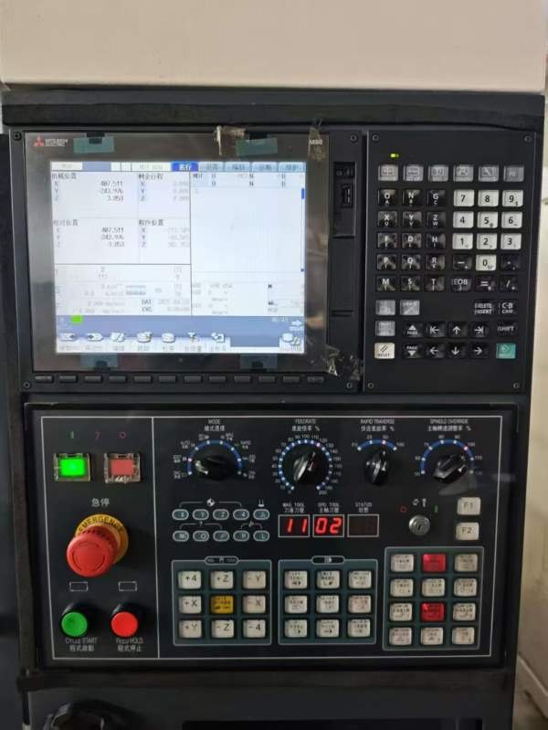 台湾旭阳855加工中心，三菱m80系统，主轴皮带10000转.