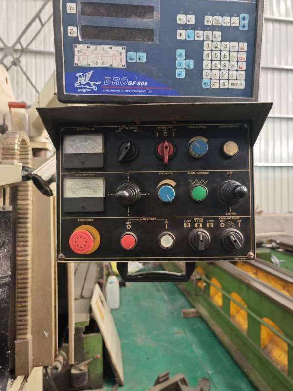 2013年台湾常准重型铣床10IV，台面380mm1500mm，三轴.