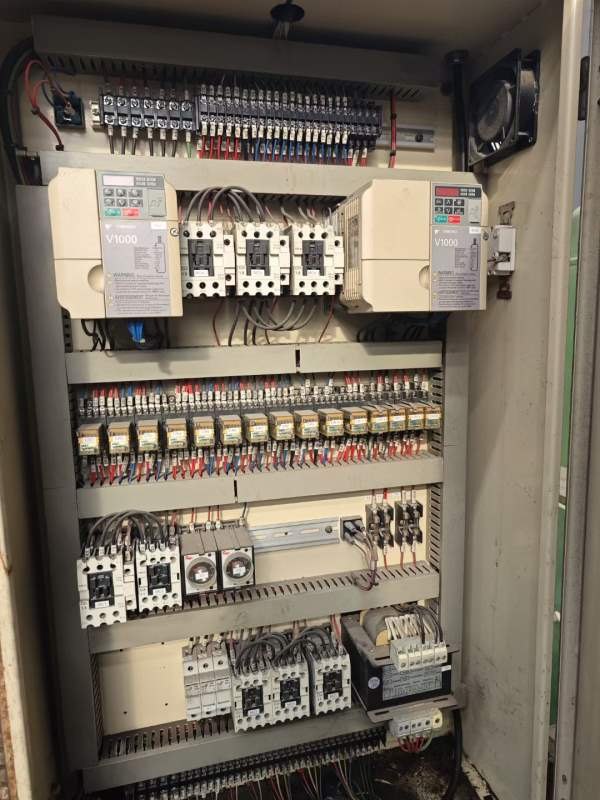 2013年台湾常准重型铣床10IV，台面380mm1500mm，三轴.