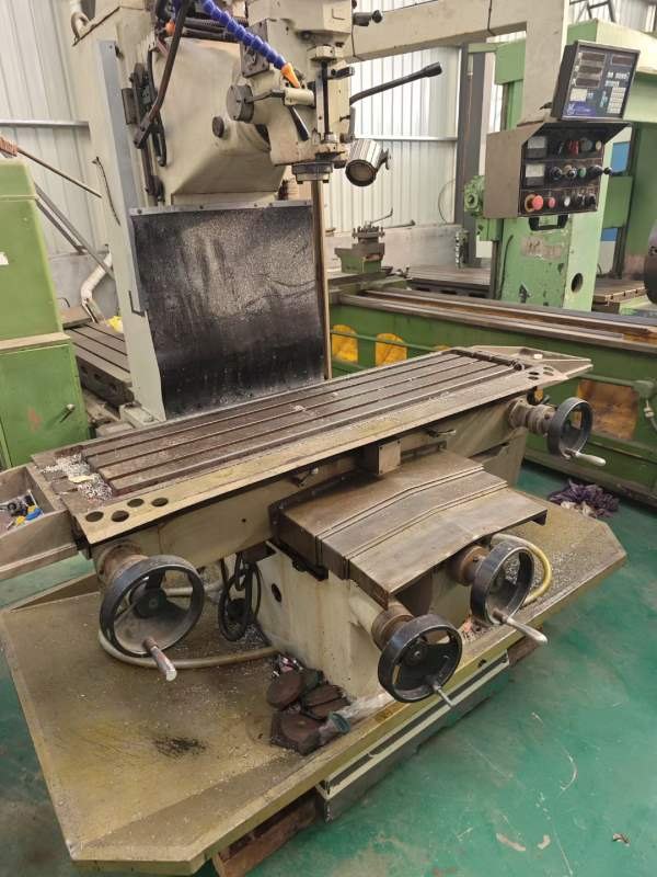 2013年台湾常准重型铣床10IV，台面380mm1500mm，三轴.