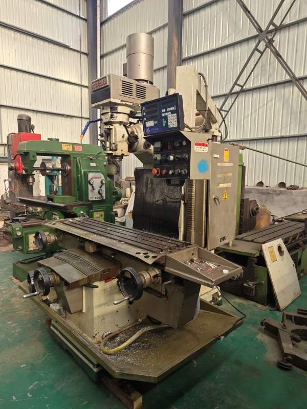 2013年台湾常准重型铣床10IV，台面380mm1500mm，三轴.