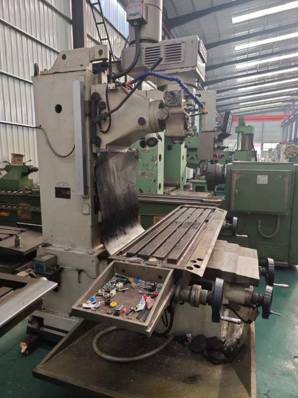 2013年台湾常准重型铣床10IV，台面380mm1500mm，三轴.