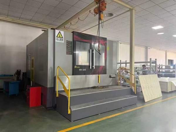 上海综欣800卧加，发那科MFplus系统，工作台800800。.