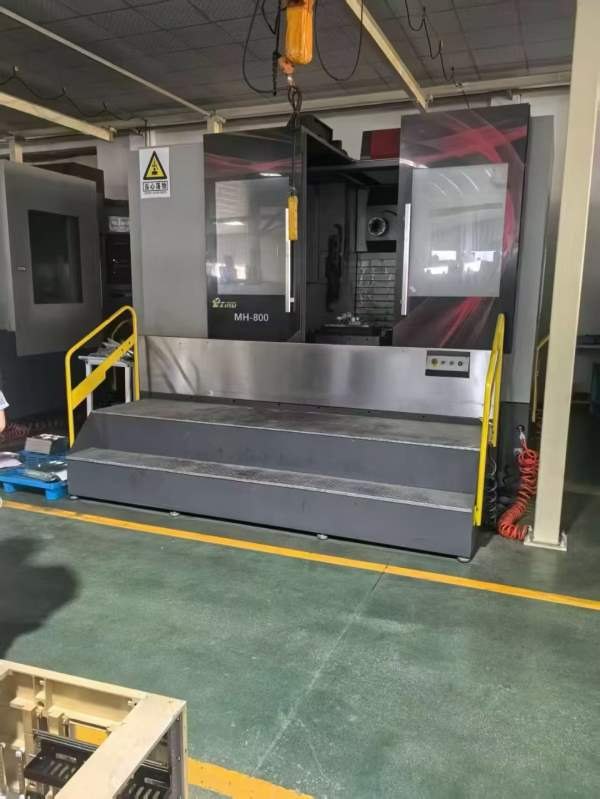 上海综欣800卧加，发那科MFplus系统，工作台800800。.