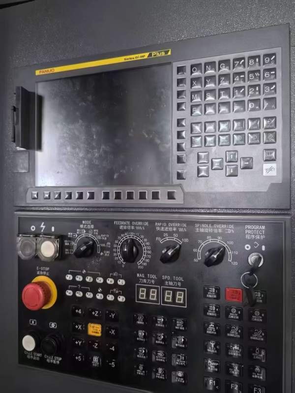 上海综欣800卧加，发那科MFplus系统，工作台800800。.