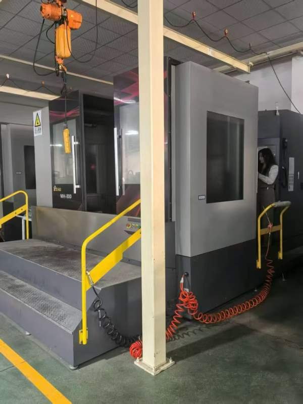 上海综欣800卧加，发那科MFplus系统，工作台800800。.