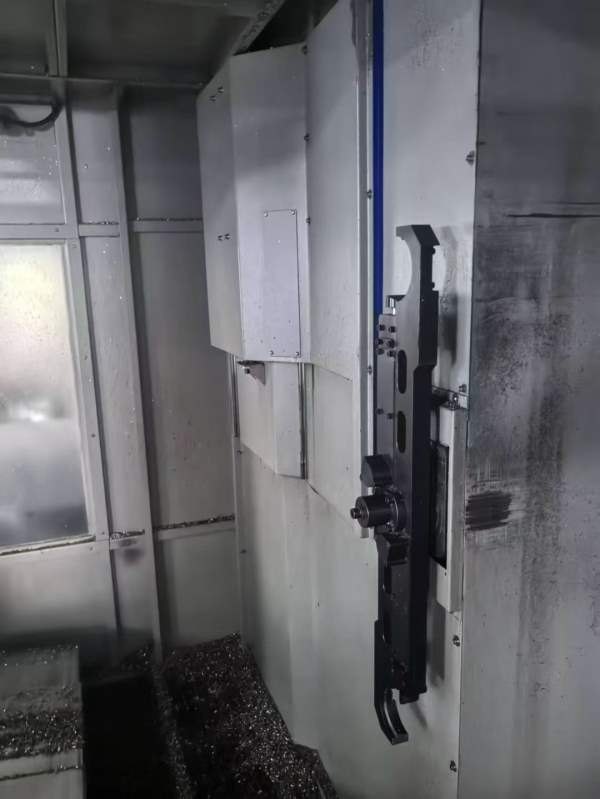 上海综欣800卧加，发那科MFplus系统，工作台800800。.