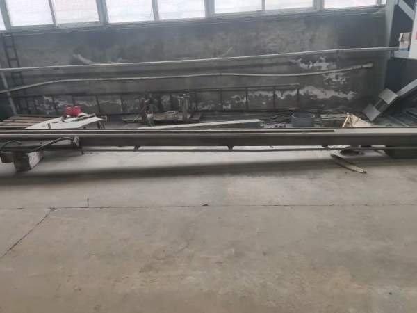 出售一台埋弧焊十字架，4米的，带1000的焊机。