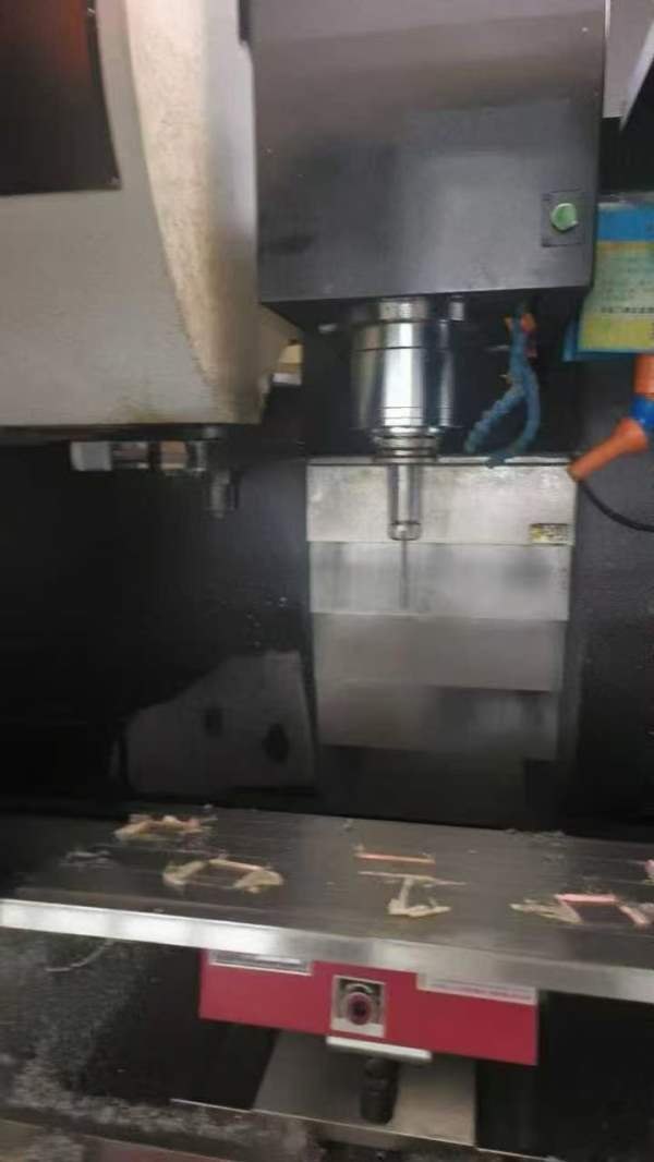 明天提货，能出价的来谈台机正身、买机器送压空机工厂.