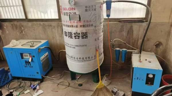 明天提货，能出价的来谈台机正身、买机器送压空机工厂.