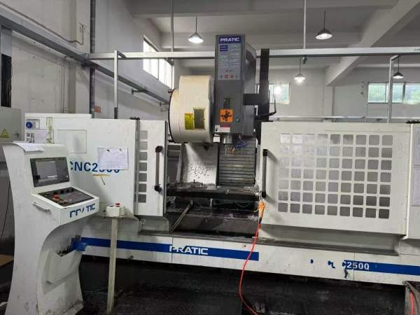 还有11台重型普拉迪2500材型加工中心，法那克m f Plus.